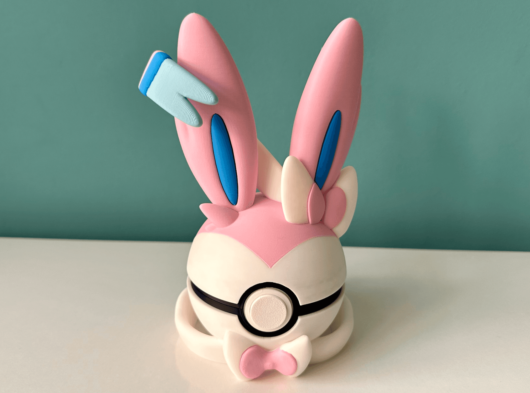 Sylveon Pokéball Openable