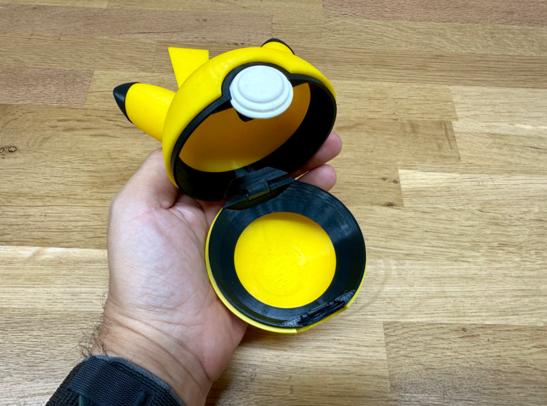 Pikachu Character Ball Openable